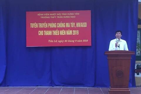 TRƯỜNG THPT TRẦN HƯNG ĐẠO HƯỞNG ỨNG NGÀY PHÒNG CHỐNG HIV/AIDS