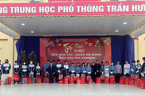 THẦY – TRÒ TRƯỜNG TRẦN HƯNG ĐẠO GÌN GIỮ VÀ PHÁT HUY NÉT ĐẸP TẾT CỔ TRUYỀN DÂN TỘC