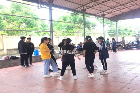 Học sinh trường THPT Trần Hưng Đạo tích cực tập luyện văn nghệ chào mừng ngày nhà giáo Việt Nam 20 – 11