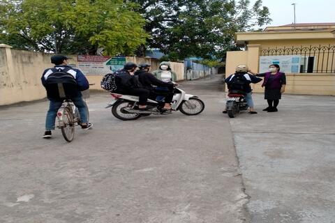 TRƯỜNG THPT TRẦN HƯNG ĐẠO HÂN HOAN ĐÓN HỌC SINH TRỞ LẠI TRƯỜNG HỌC