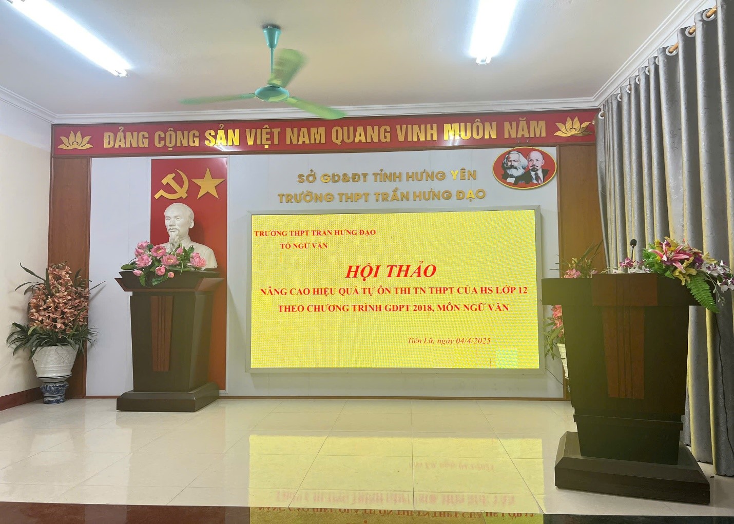 <a href='https://thpttranhungdao.hungyen.edu.vn/tin-tuc/hoi-thao--nang-cao-hieu-qua-tu-on-thi-tot-nghiep-thpt-cua-hoc-sinh-lop-12-theo-chuong-trinh-gdpt-2018-%E2%80%93-mon-ngu-van-.html'>HỘI THẢO "NÂNG CAO HIỆU QUẢ TỰ ÔN THI TỐT NGHIỆP THPT CỦA HỌC SINH LỚP 12 THEO CHƯƠNG TRÌNH GDPT 2018 – MÔN NGỮ VĂN"</a>