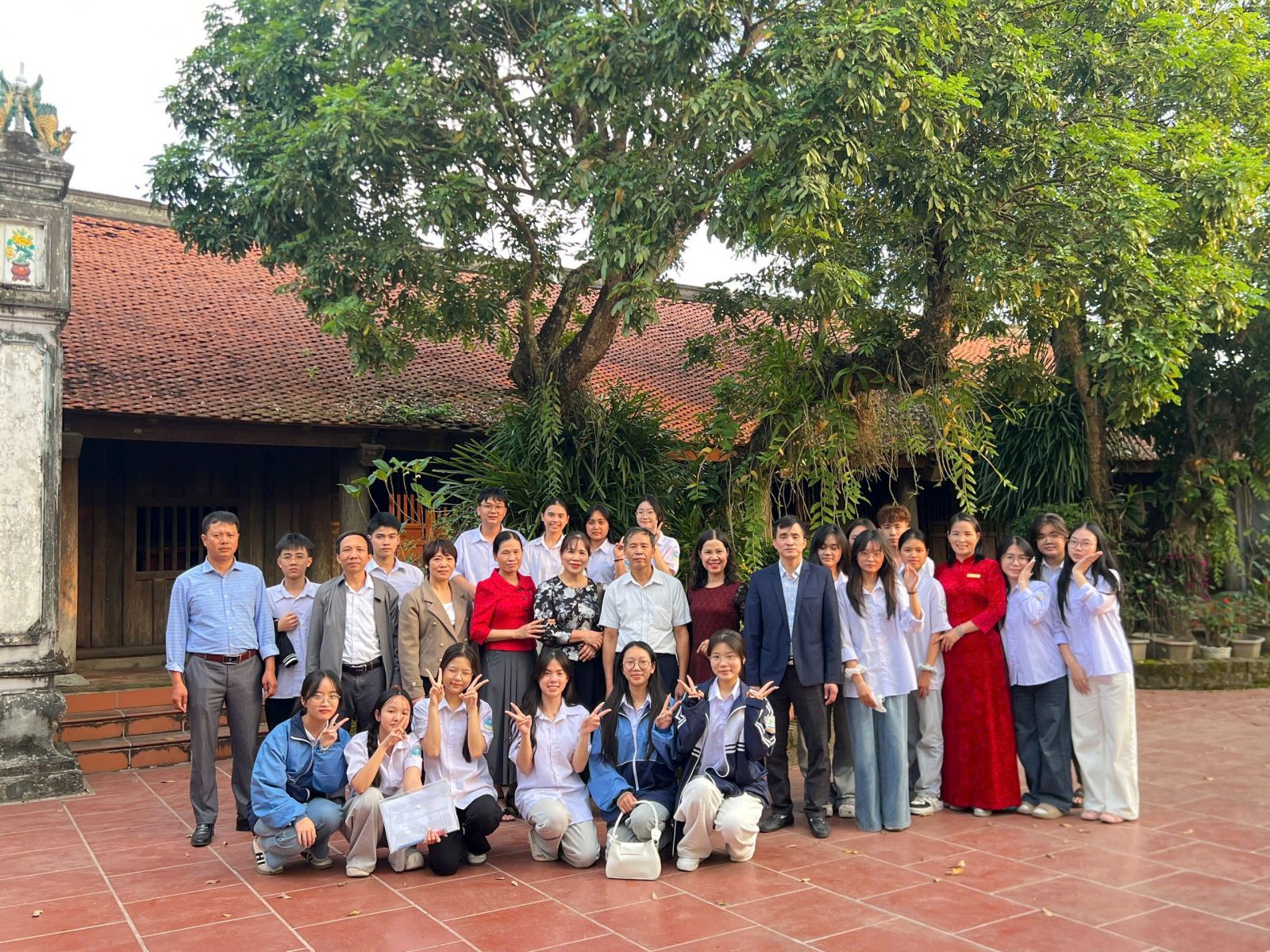 <a href='https://thpttranhungdao.hungyen.edu.vn/tin-tuc/truong-thpt-tran-hung-dao-hung-yen-to-chuc-chuyen-di-trai-nghiem-thuc-te-van-hoc-tai-tinh-ninh-binh.html'>TRƯỜNG THPT TRẦN HƯNG ĐẠO, HƯNG YÊN TỔ CHỨC CHUYẾN ĐI TRẢI NGHIỆM THỰC TẾ VĂN HỌC TẠI TỈNH NINH BÌNH</a>