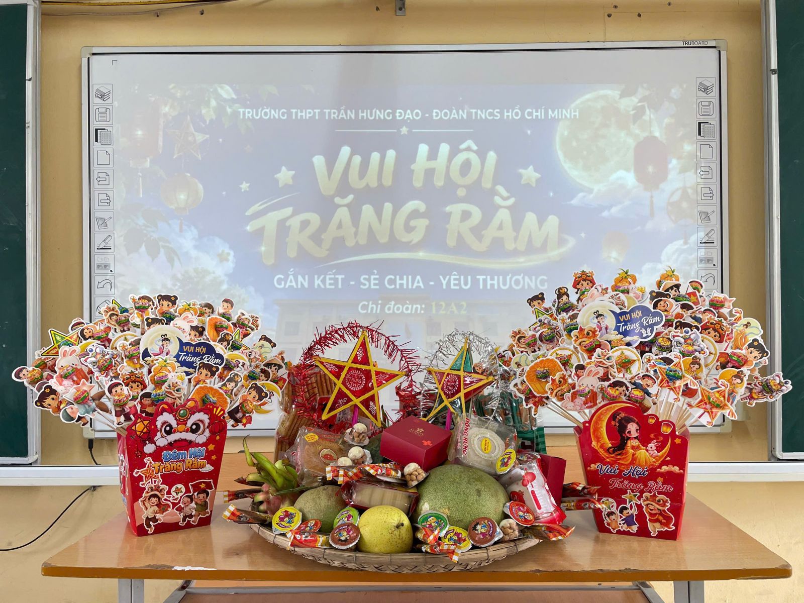 THPT Trần Hưng Đạo: Vui hội Trăng rằm, gắn kết yêu thương