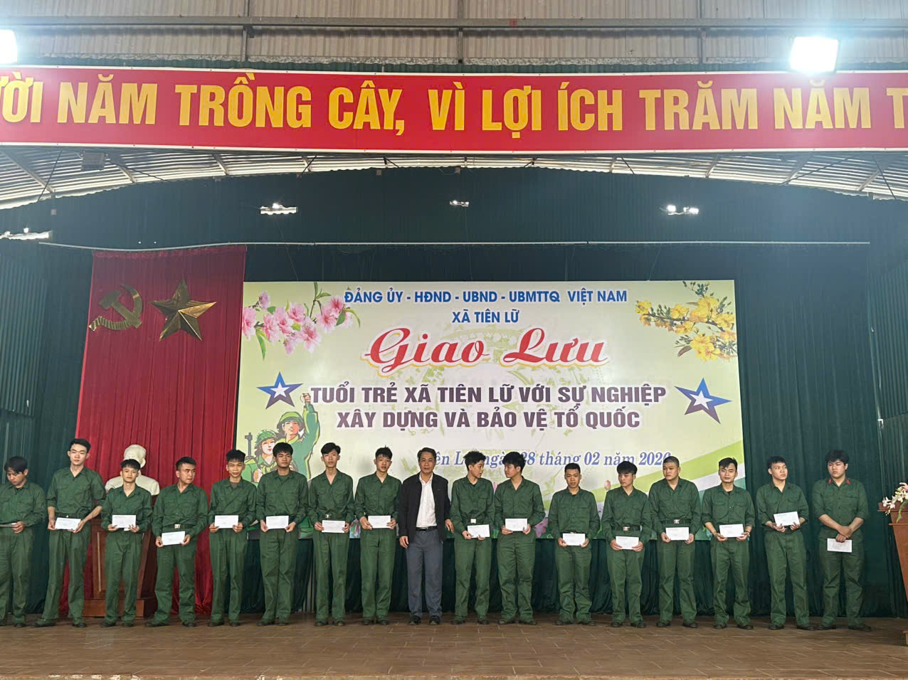 Rực cháy ngọn lửa tự hào trong Ngày hội Tòng quân "Tuổi trẻ Tiên Lữ với sự nghiệp xây dựng và bảo vệ Tổ quốc"