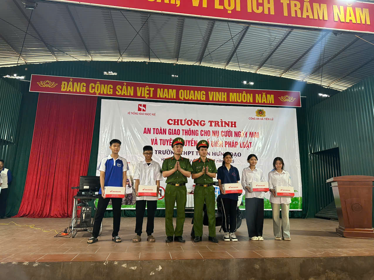 Trường THPT Trần Hưng Đạo: Nâng cao ý thức chấp hành Luật Giao thông qua hoạt động ngoại khóa