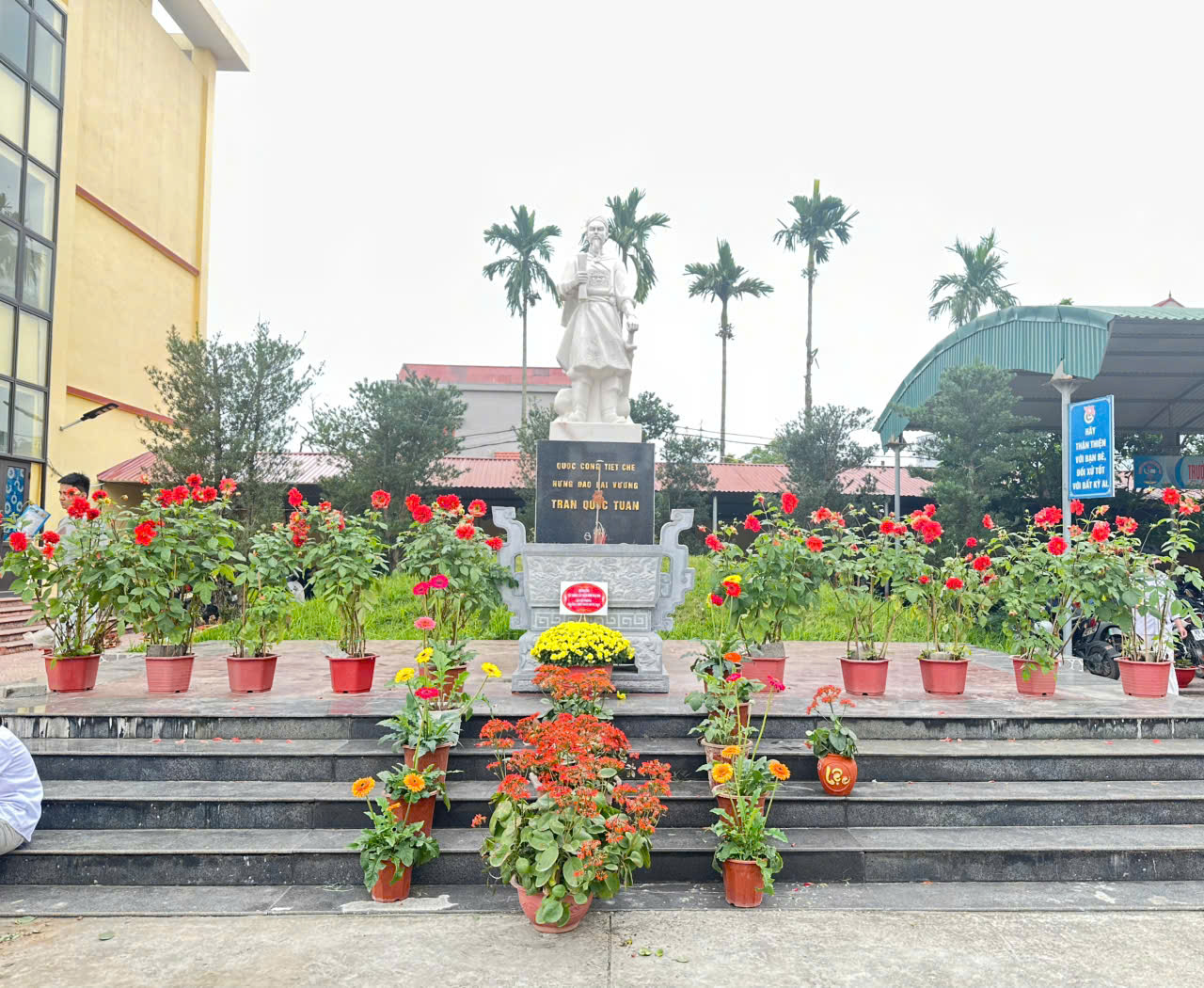 <a href='https://thpttranhungdao.hungyen.edu.vn/tin-tuc/truong-thpt-tran-hung-dao-uom-mam-xanh-hy-vong-trong-tet-trong-cay-doi-doi-nho-on-bac-ho.html'>Trường THPT Trần Hưng Đạo, Ươm mầm xanh hy vọng trong  "Tết trồng cây đời đời nhớ ơn Bác Hồ"</a>